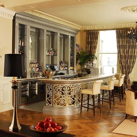 Royal Marine Hotell 4*