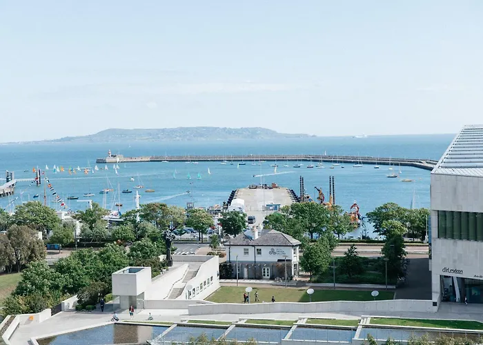 Royal Marine Hotel 4*